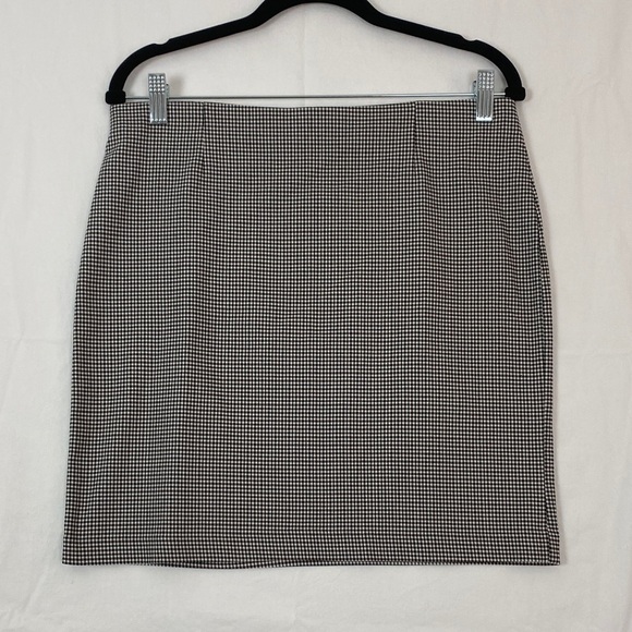 Dynamite Pencil Skirt Mini Houndstooth Pattern - Picture 1 of 10